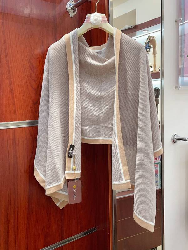 Loro Piana Cloak LPC00035 Loro Piana Cloak LPC00035